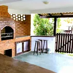Casa Em Condominio De Alto Padrao-Buzios- Localizada No Melhor Bairro-Geriba-4 Quartos Sendo 3 Suites-Ar Cond Em Todos Os Quartos-4 Banheiros-Churrasqueira-Piscina-Sauna-Tv Sky-Internet-16 Hospedes
