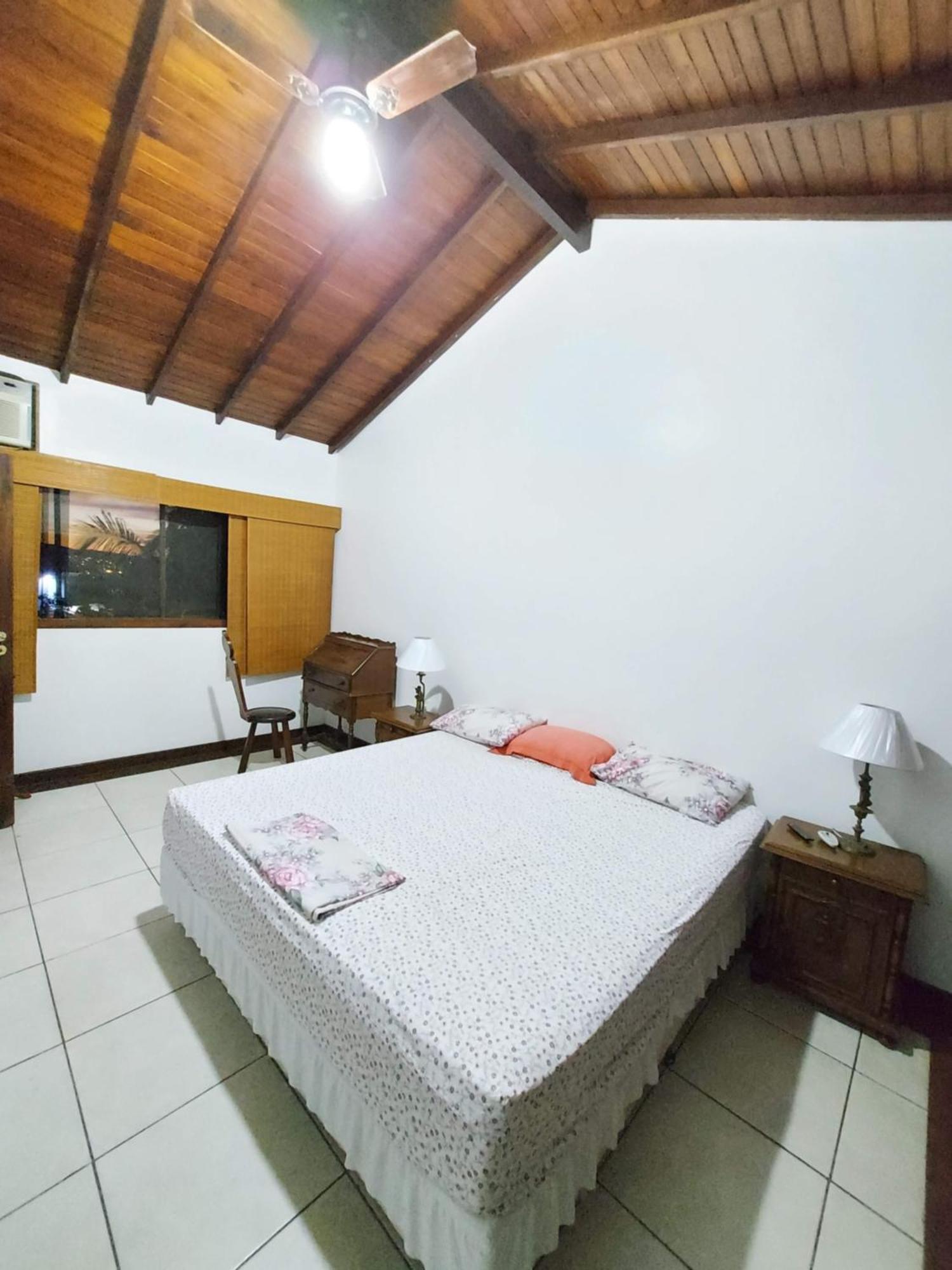Casa Em De Alto Padrao-buzios- Localizada No Bairro-geriba-4 Quartos Sendo 3 Suites-ar Cond Em Todos Os Quartos-4 Banheiros-churrasqueira-piscina-sauna-tv Sky-internet-16 * Búzios